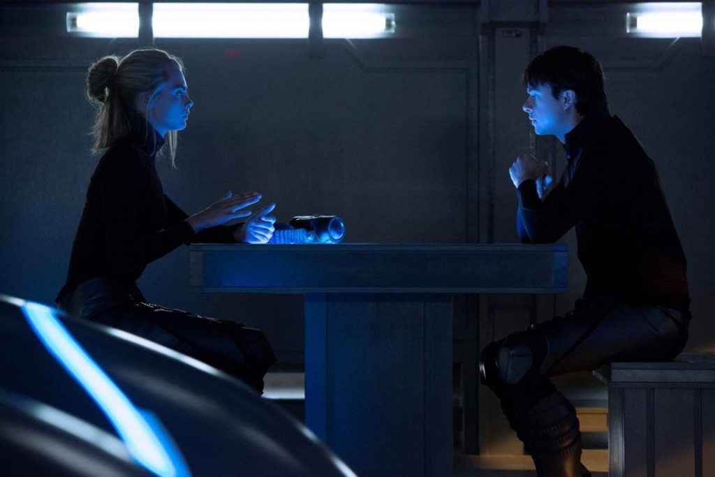 Dane DeHaan and Cara Delevignge in Luc Besson's VALERIAN AND THE CITY OF A THOUSAND PLANETS. Credit: Copyright: © 2016 VALERIAN SAS Ð TF1 FILMS PRODUCTION.